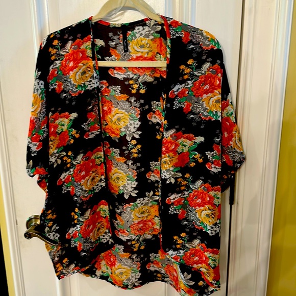 Tops - Sheer shrug cap sleeve NWOT size Large